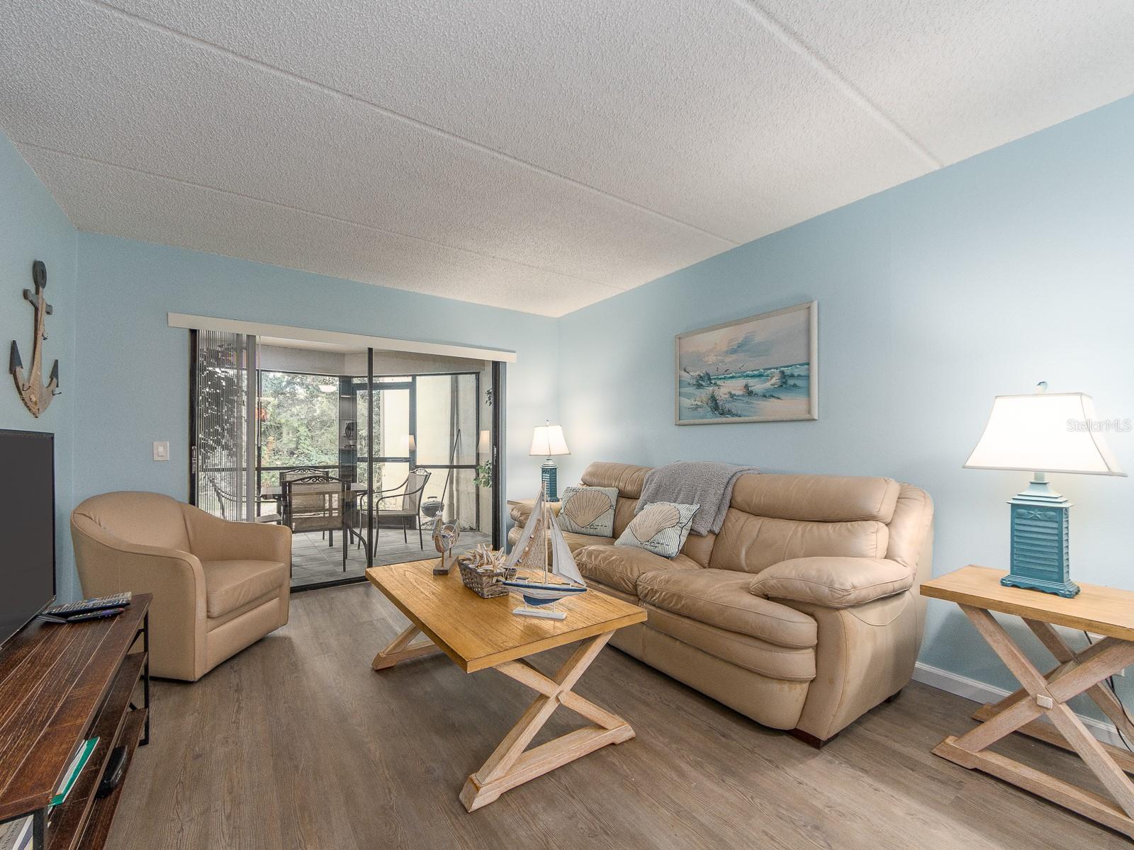 Image 3 of 32 For 105 Woodlake Wynde