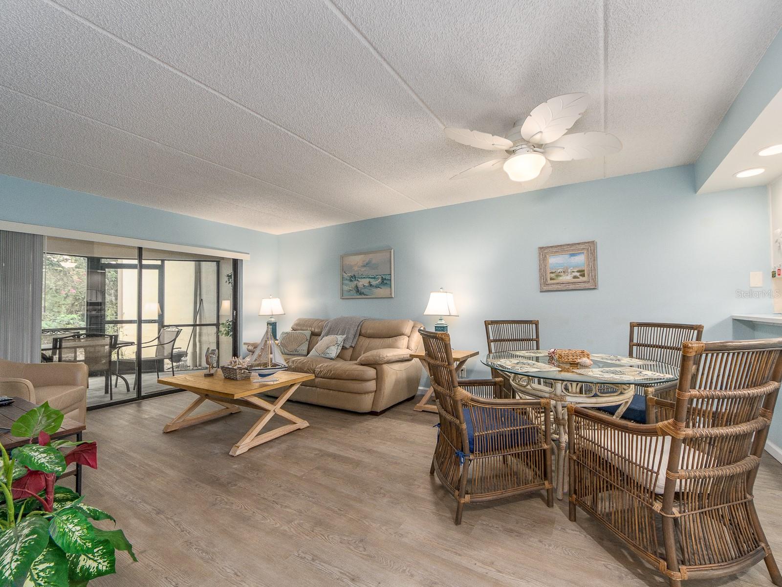 Image 4 of 32 For 105 Woodlake Wynde