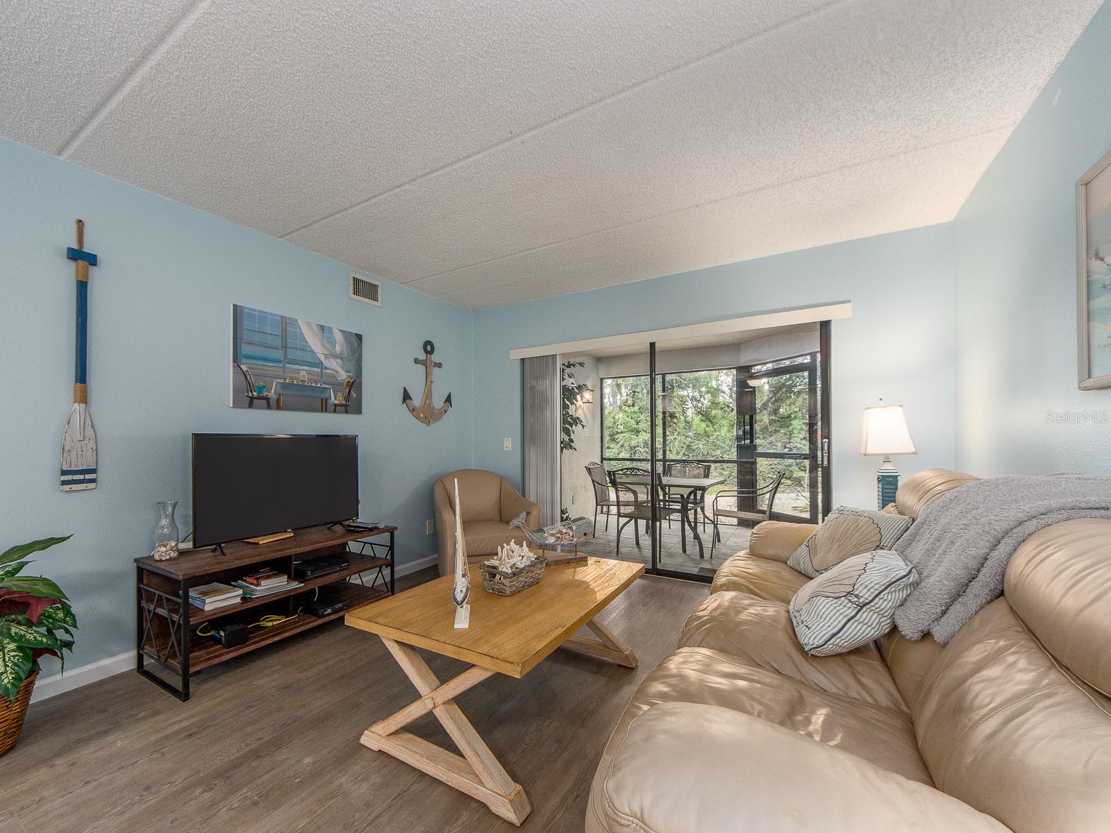 Image 5 of 32 For 105 Woodlake Wynde