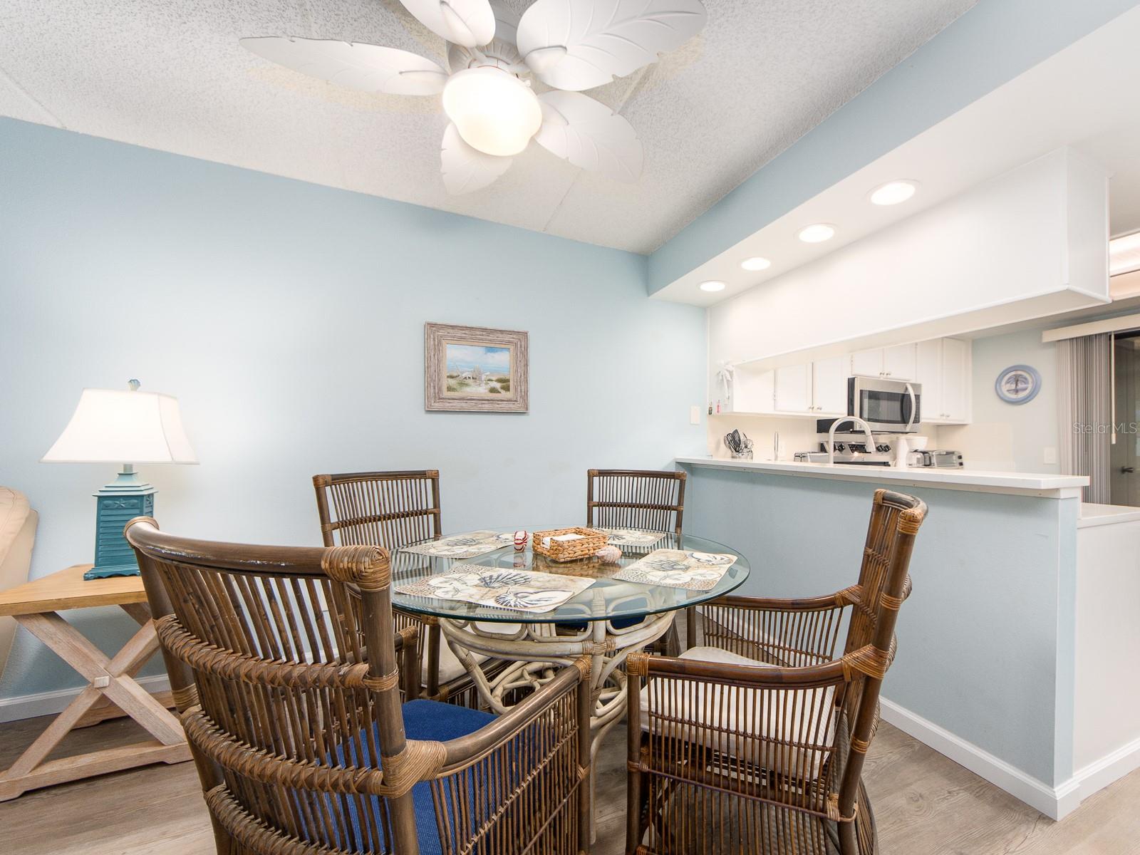 Image 7 of 32 For 105 Woodlake Wynde
