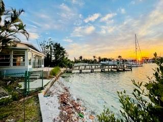 Listing photo id 8 for 712 Sunset Cove