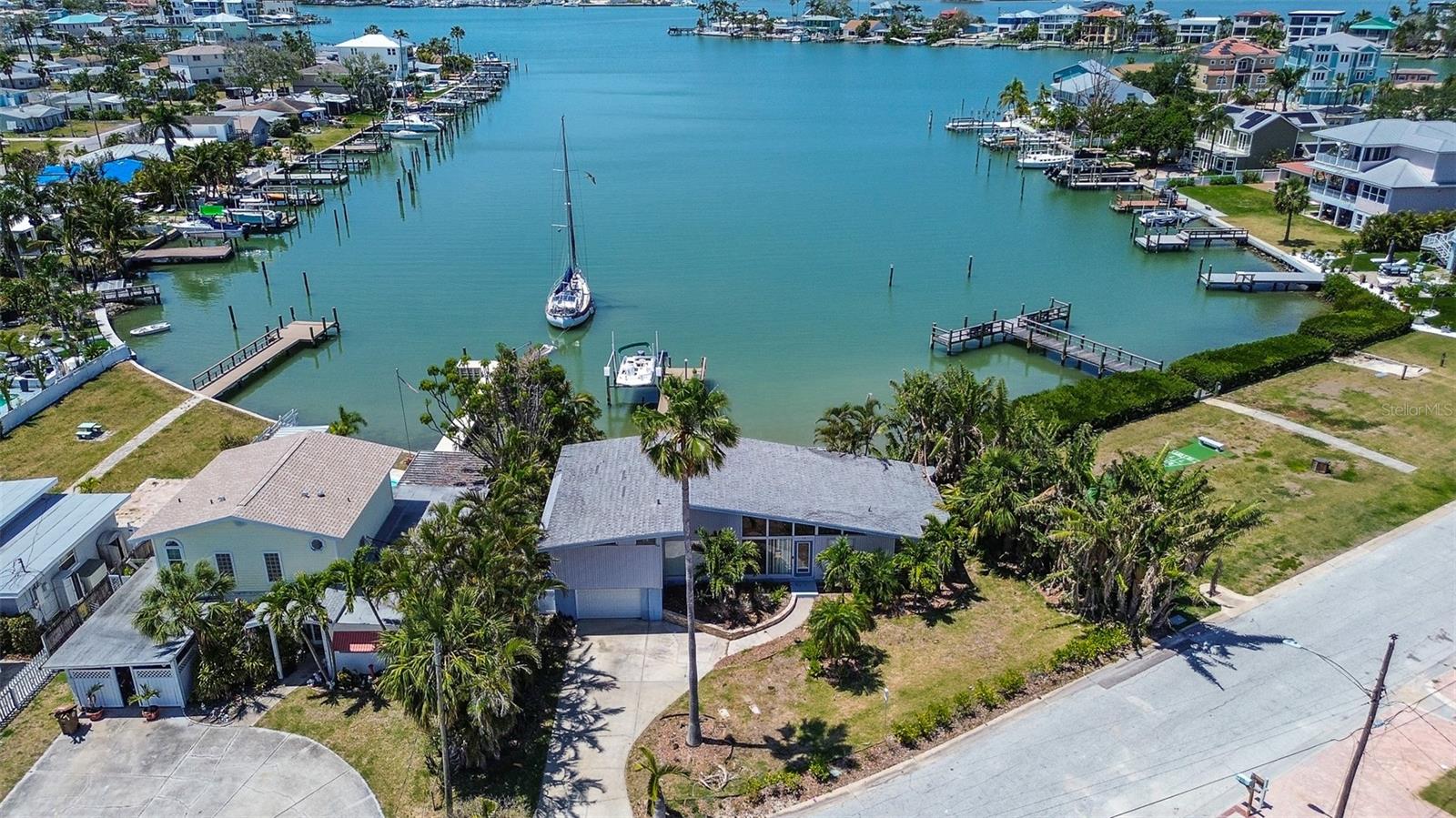 Listing photo id 0 for 712 Sunset Cove
