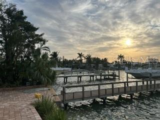 Listing photo id 21 for 712 Sunset Cove