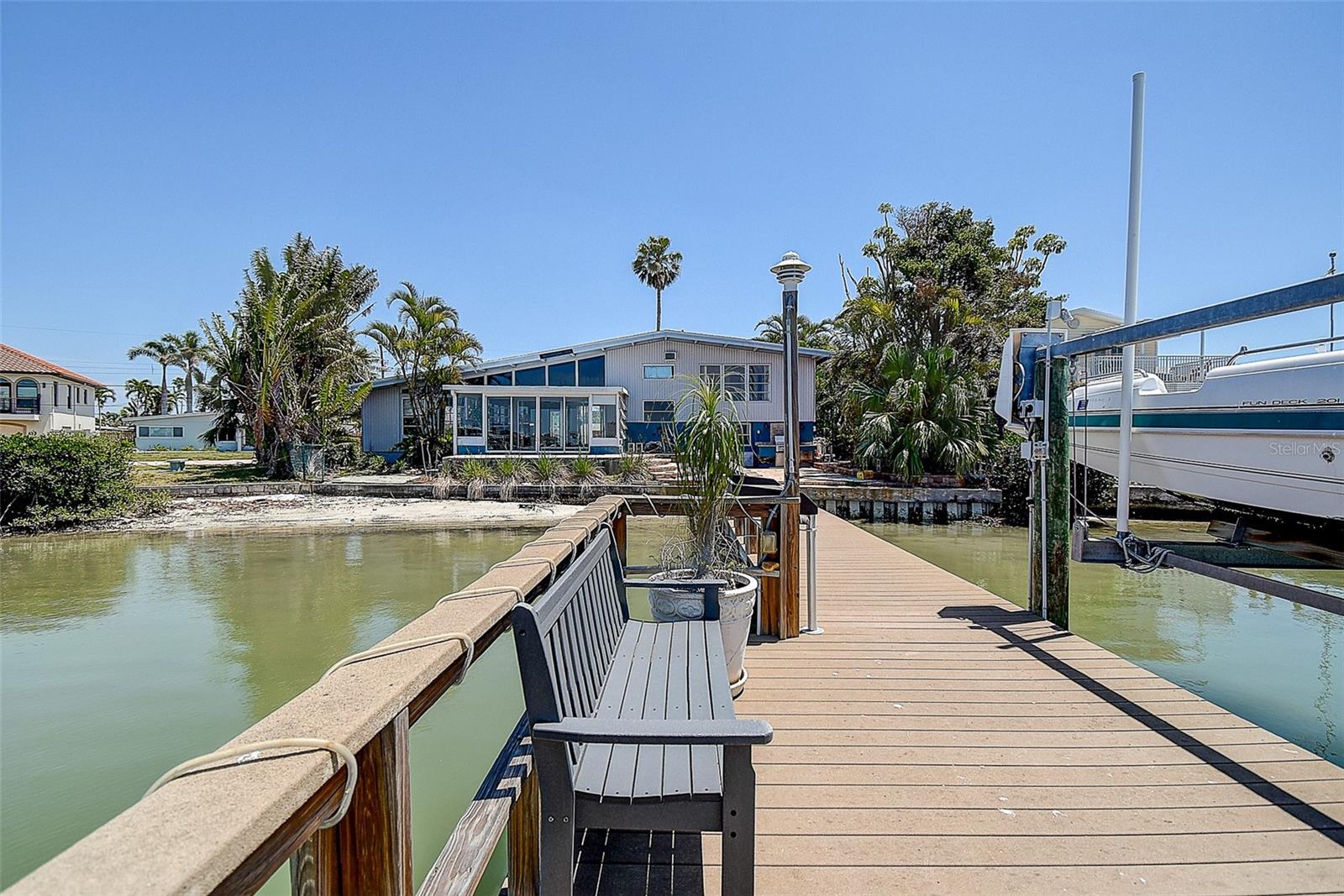 Listing photo id 1 for 712 Sunset Cove