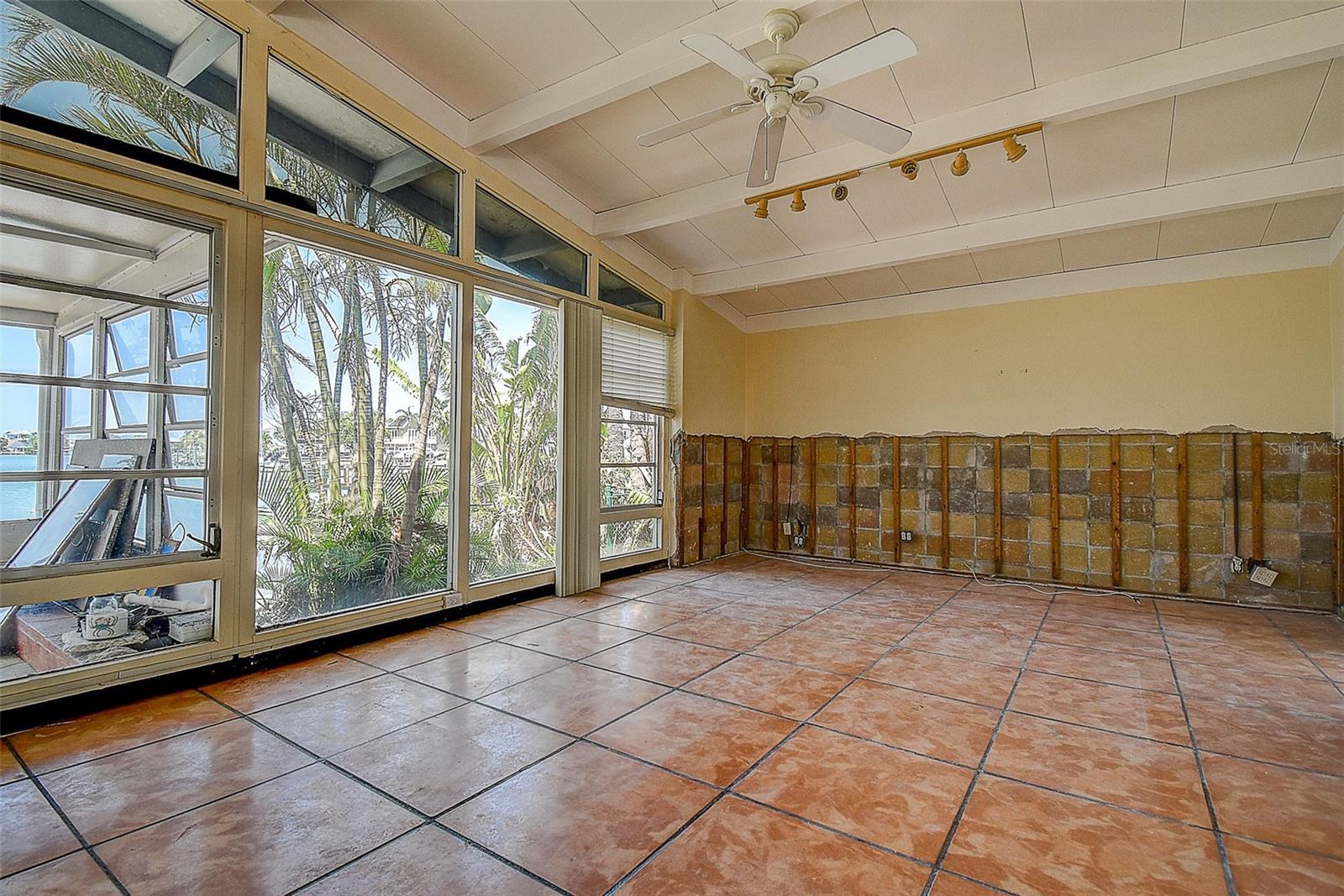 Listing photo id 36 for 712 Sunset Cove