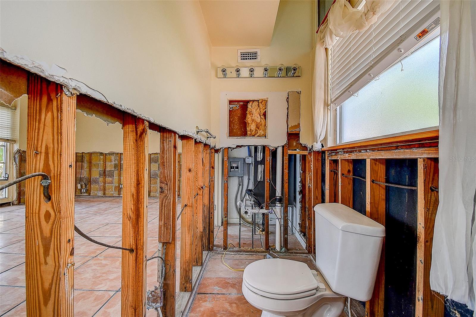 Listing photo id 47 for 712 Sunset Cove