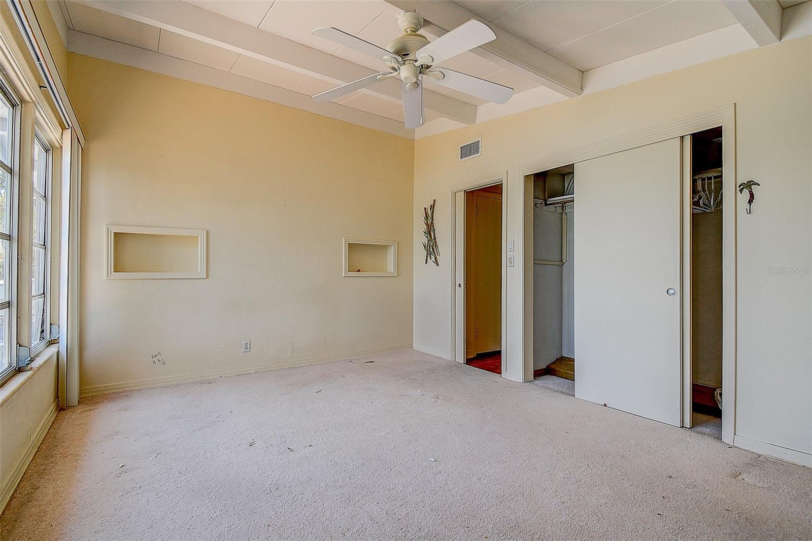 Listing photo id 54 for 712 Sunset Cove