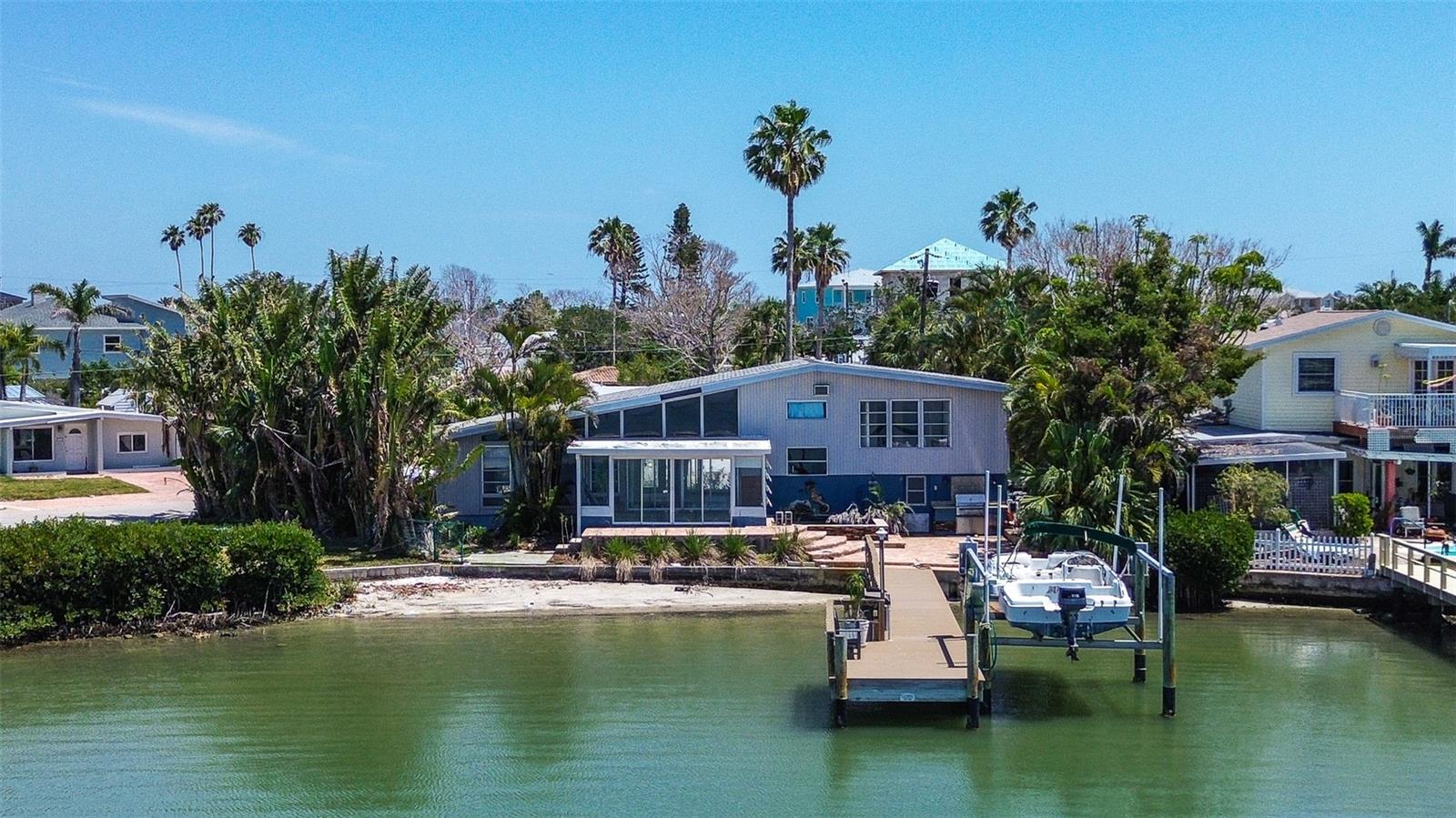 Listing photo id 7 for 712 Sunset Cove