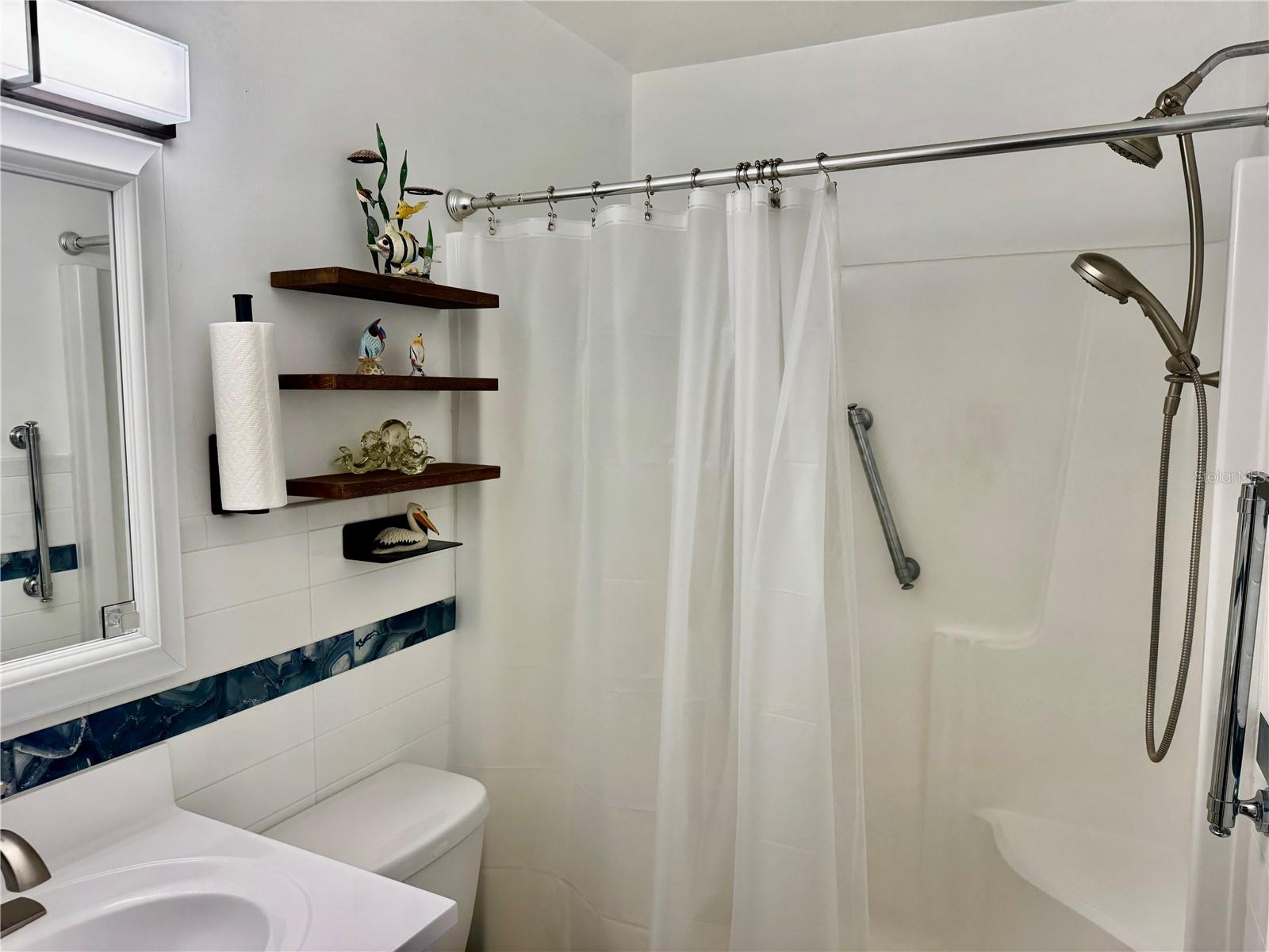 Image 15 of 24 For 5501 80th Street N 509
