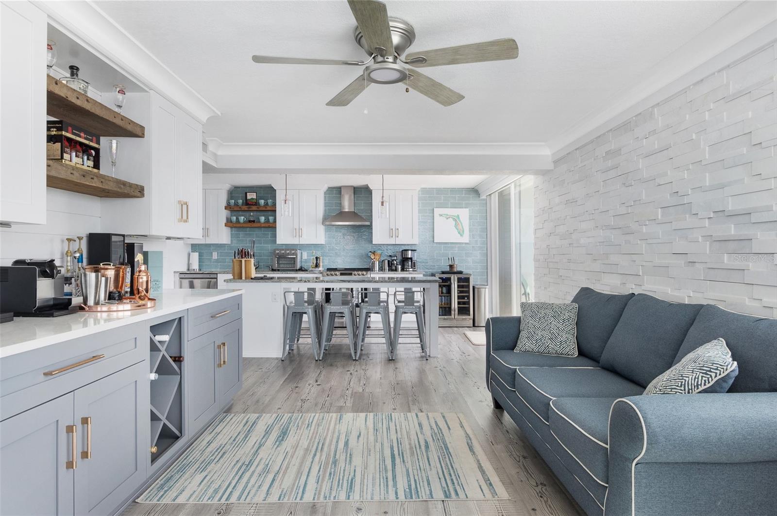 Image 4 of 24 For 17408 Gulf Boulevard 301