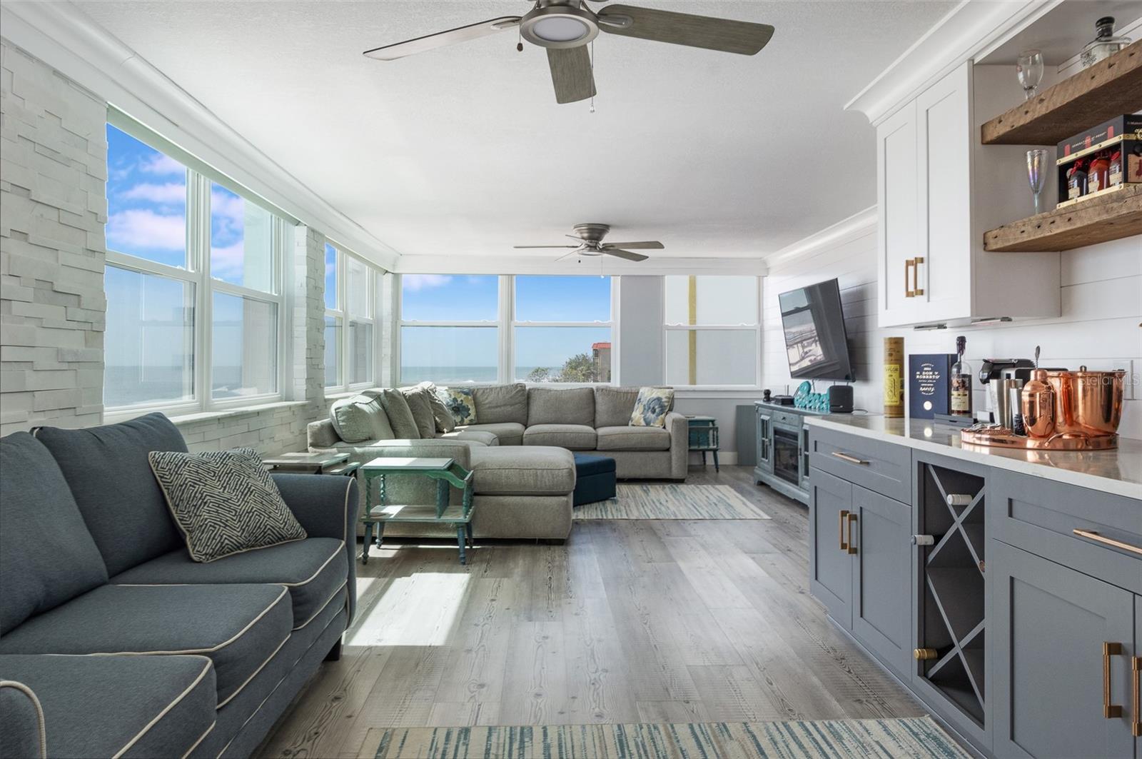 Image 9 of 24 For 17408 Gulf Boulevard 301