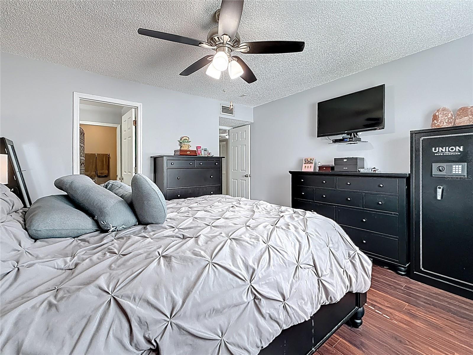 Image 30 of 63 For 2693 Sabal Springs Circle 206