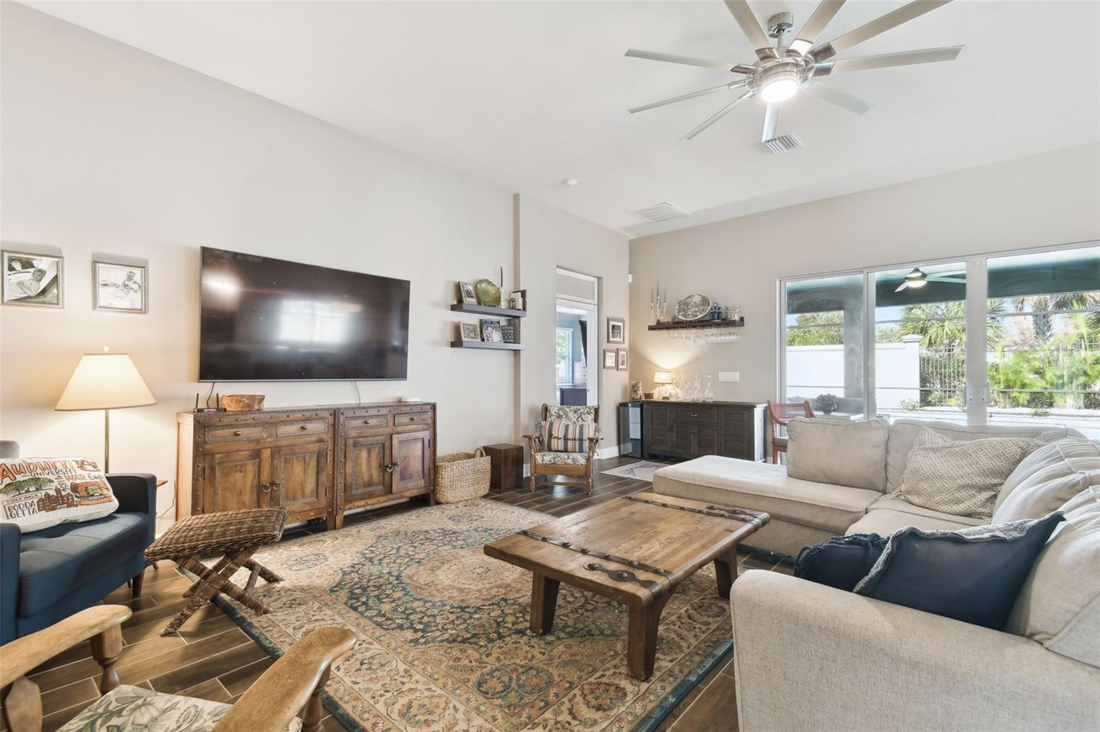 Image 7 of 72 For 11852 Lake Lucaya Drive