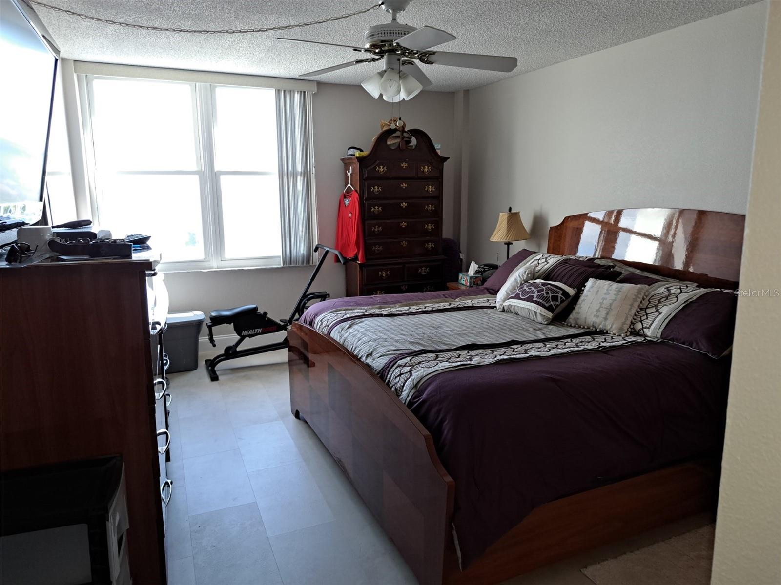 Image 20 of 37 For 400 Island Way 1409