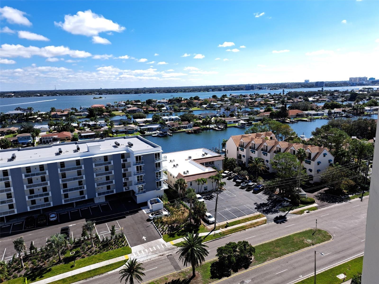 Image 31 of 37 For 400 Island Way 1409