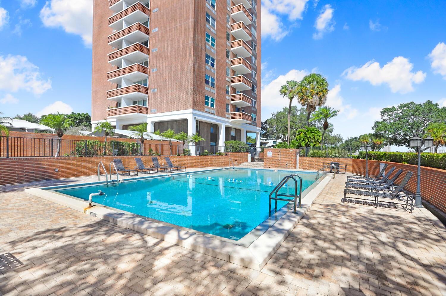 Image 17 of 19 For 4015 Bayshore Boulevard 8e