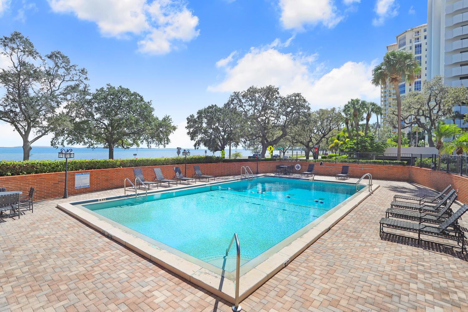 Image 18 of 19 For 4015 Bayshore Boulevard 8e
