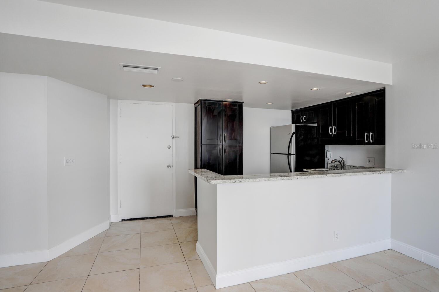 Image 3 of 19 For 4015 Bayshore Boulevard 8e