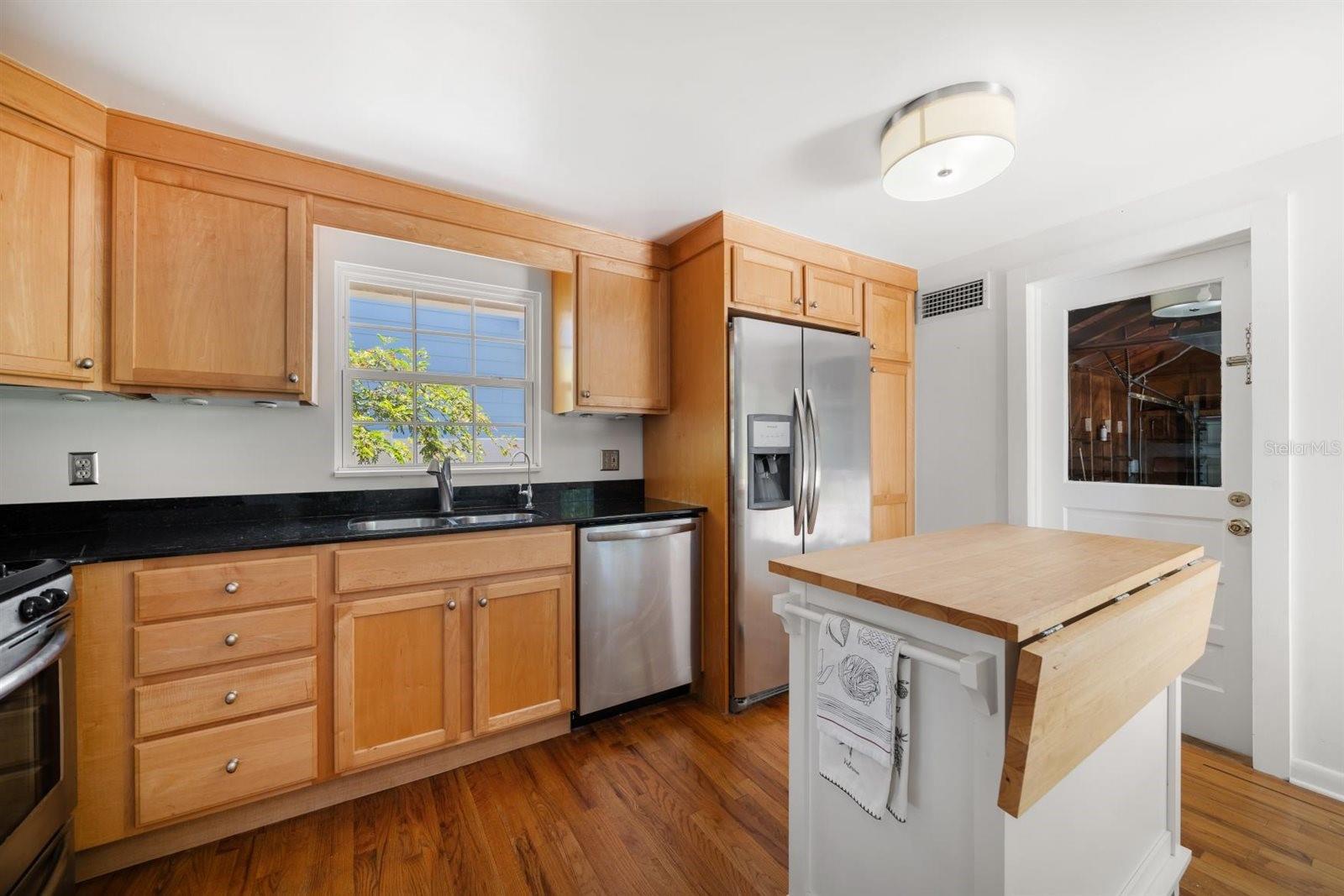 Listing photo id 9 for 246 20th Avenue Ne