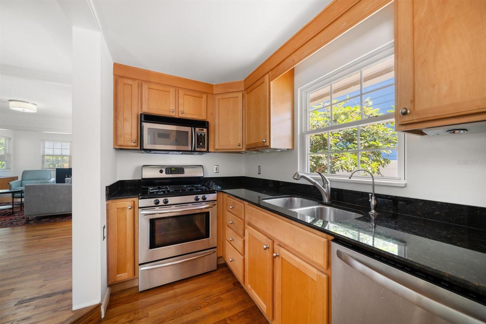 Listing photo id 10 for 246 20th Avenue Ne