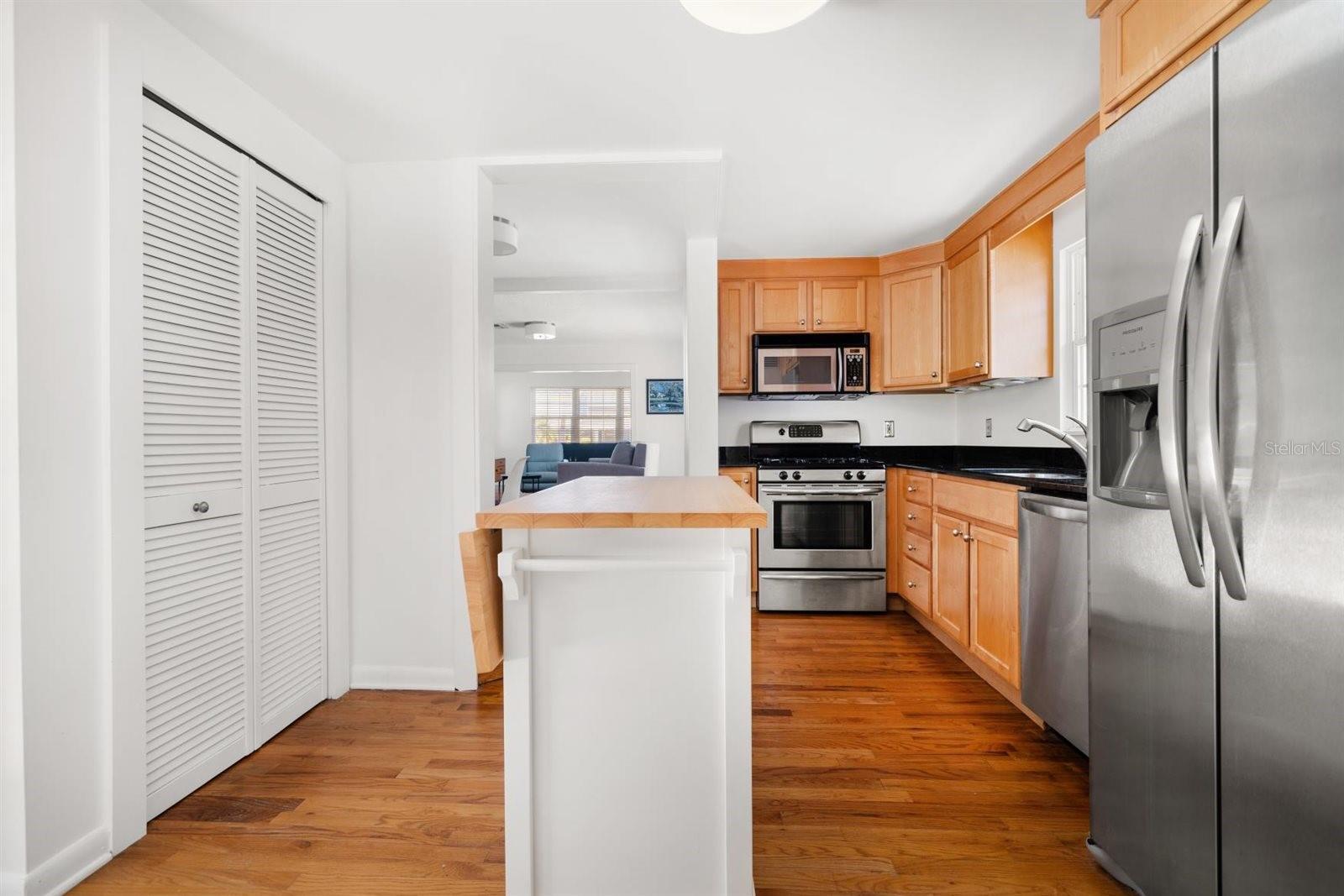 Listing photo id 11 for 246 20th Avenue Ne