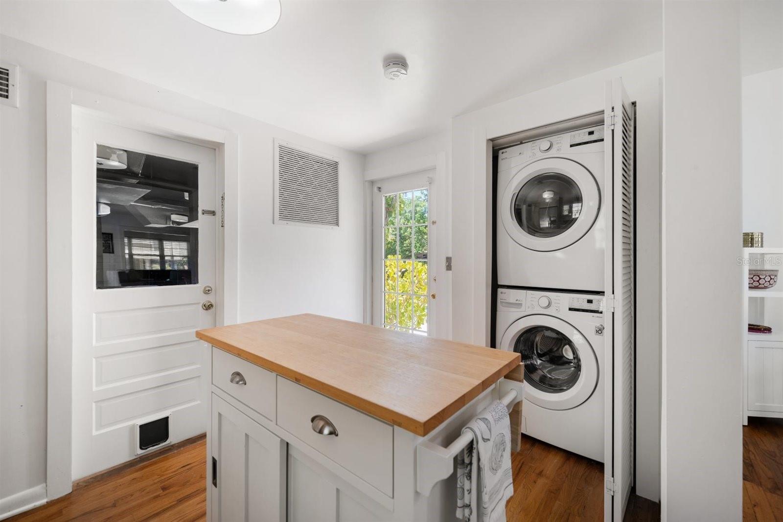 Listing photo id 14 for 246 20th Avenue Ne