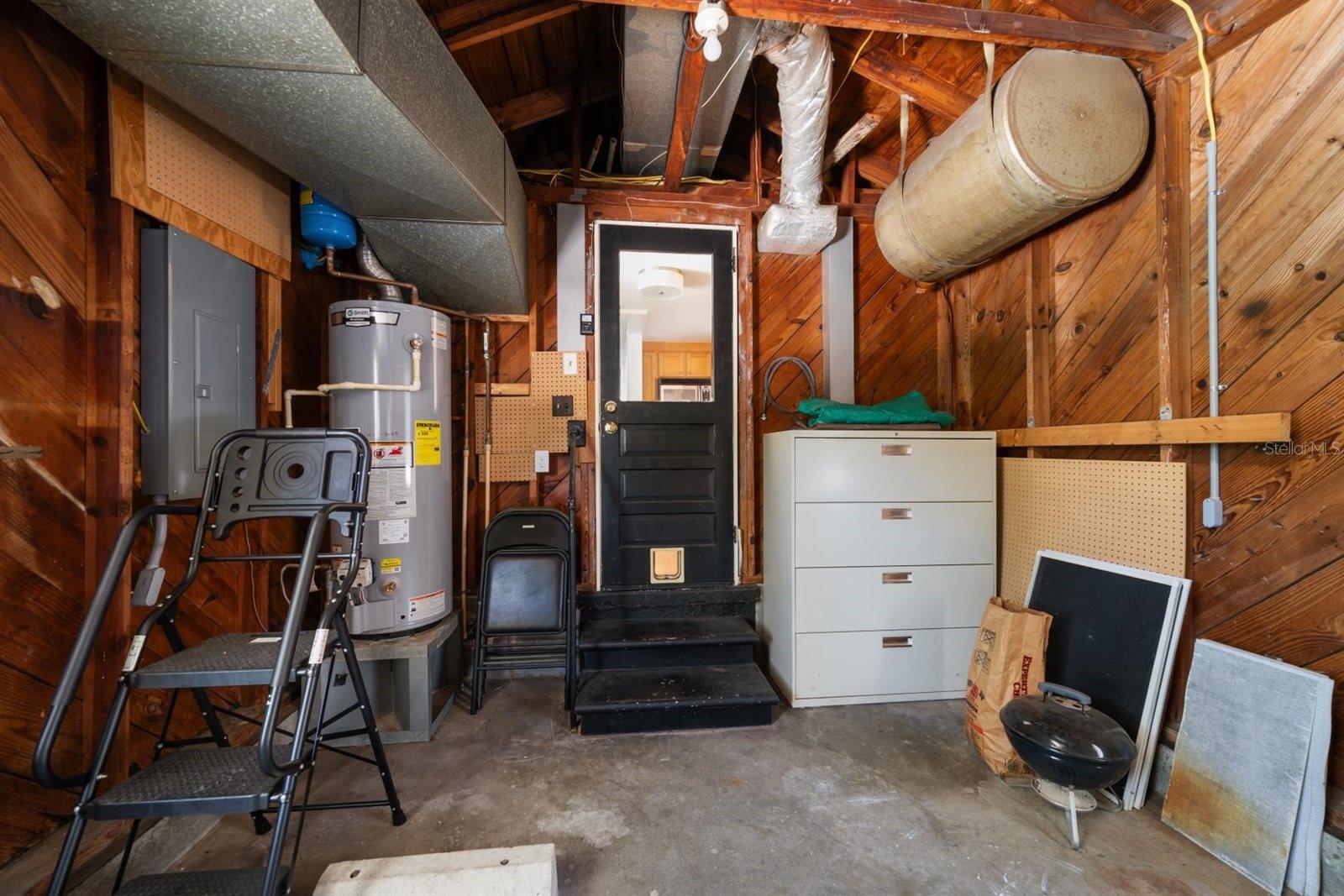 Listing photo id 23 for 246 20th Avenue Ne