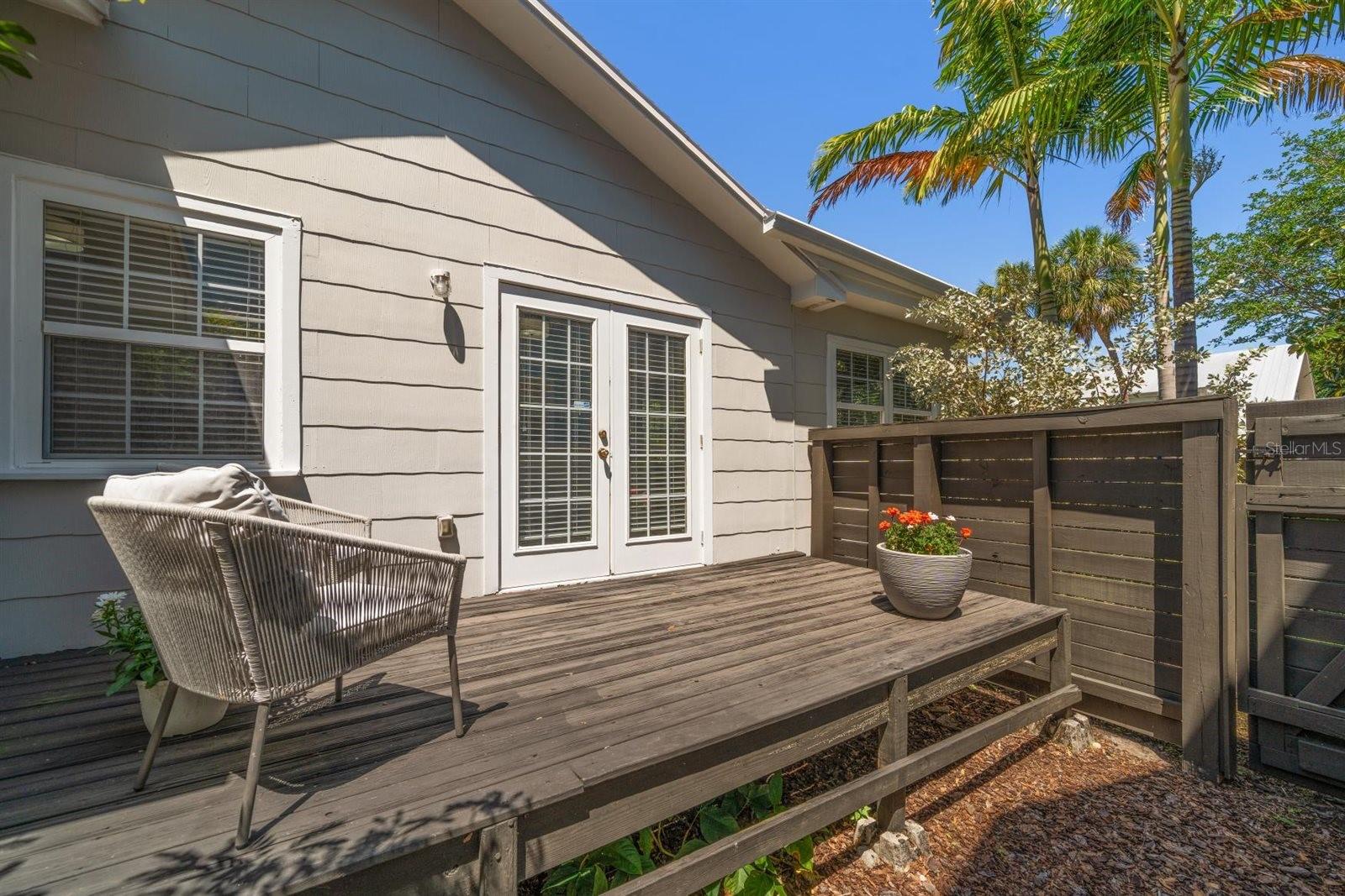 Listing photo id 39 for 246 20th Avenue Ne