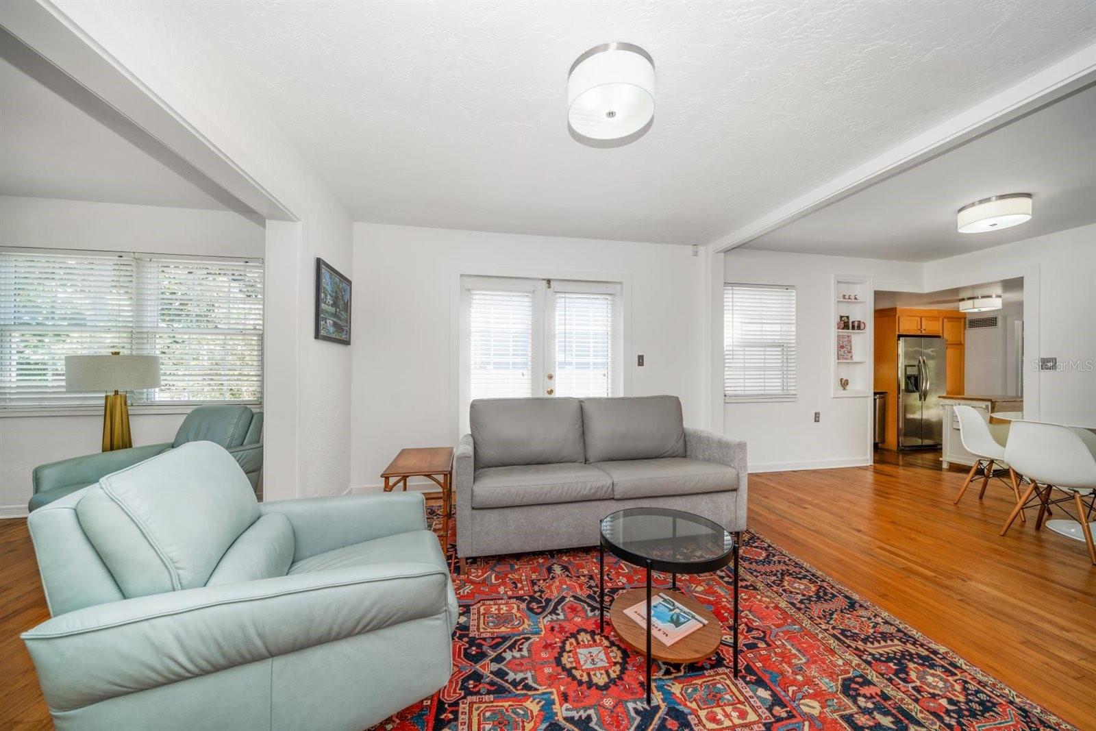 Listing photo id 3 for 246 20th Avenue Ne