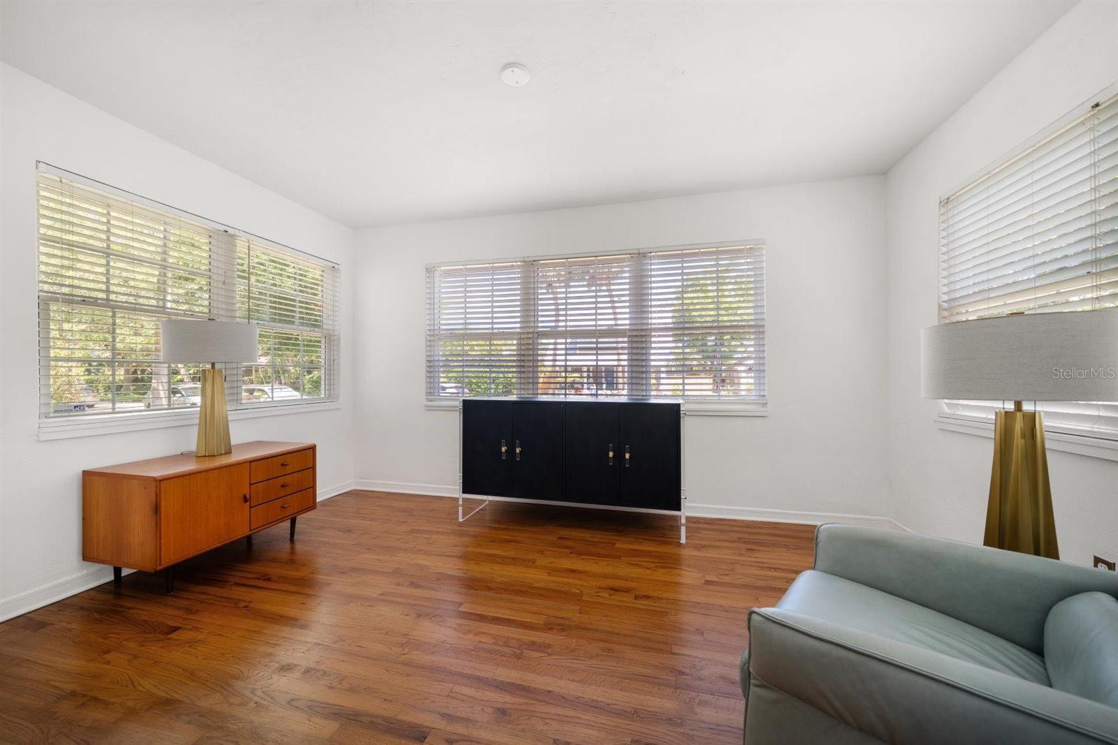Listing photo id 4 for 246 20th Avenue Ne