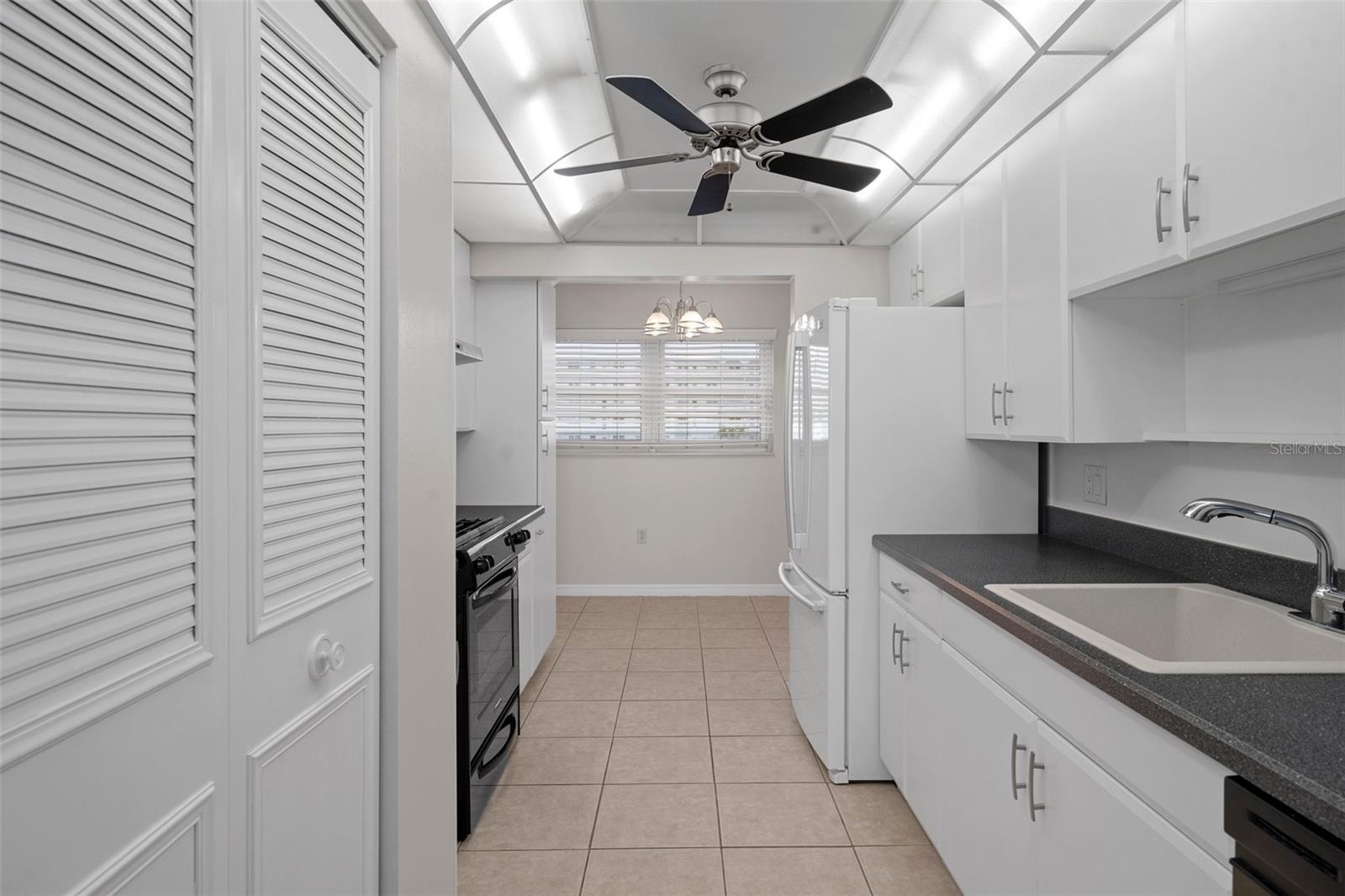 Image 17 of 49 For 5980 Shore Boulevard S 312