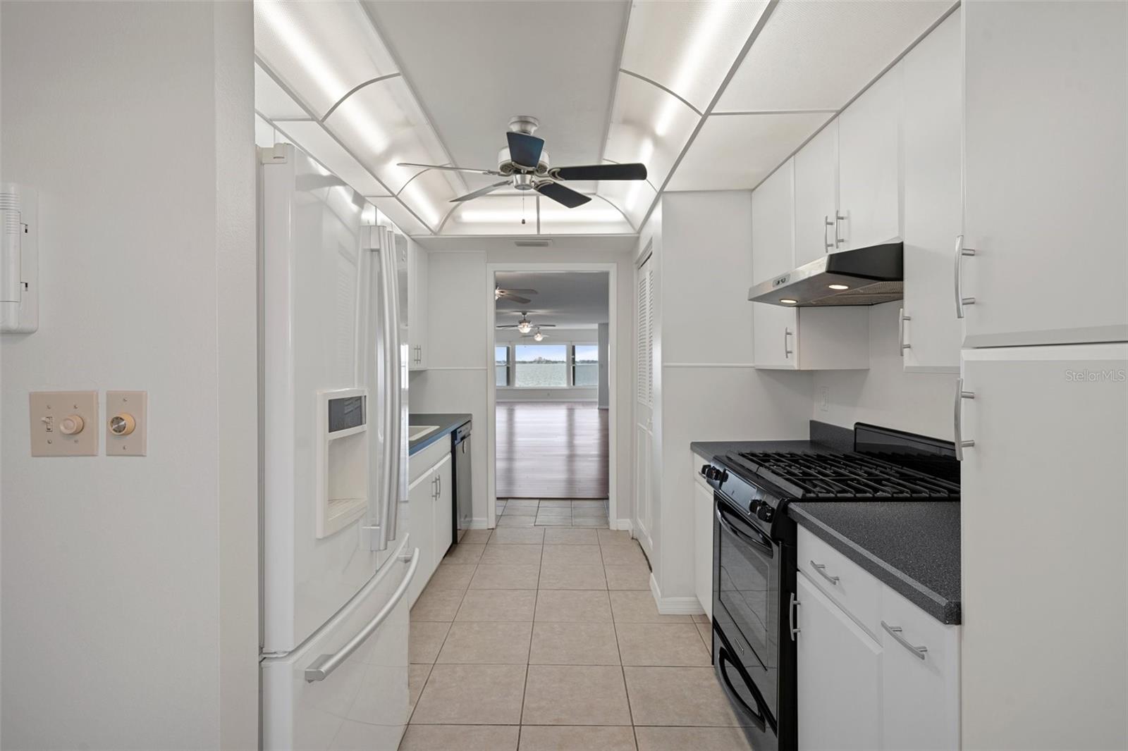 Image 20 of 49 For 5980 Shore Boulevard S 312