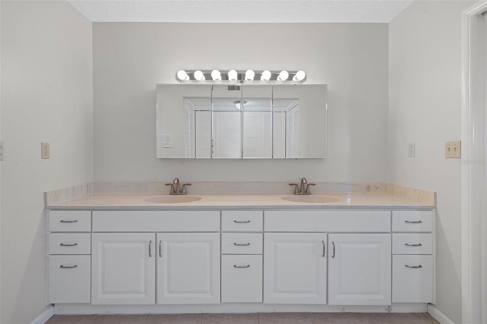 Image 30 of 49 For 5980 Shore Boulevard S 312