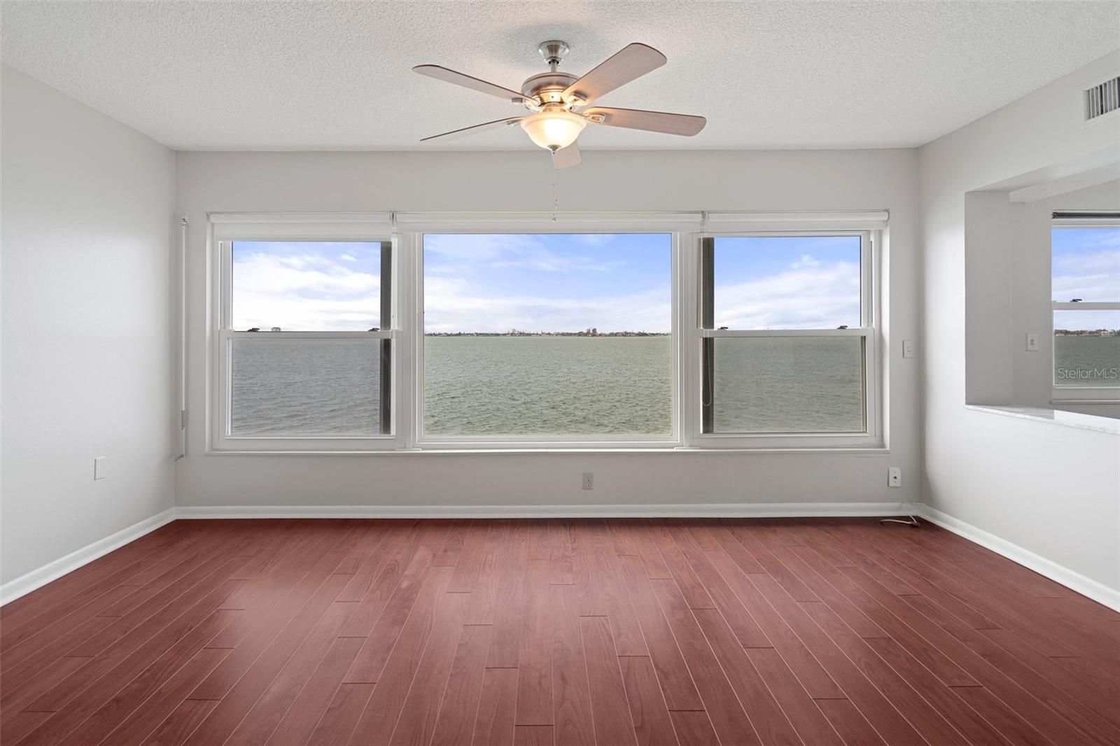 Image 7 of 49 For 5980 Shore Boulevard S 312