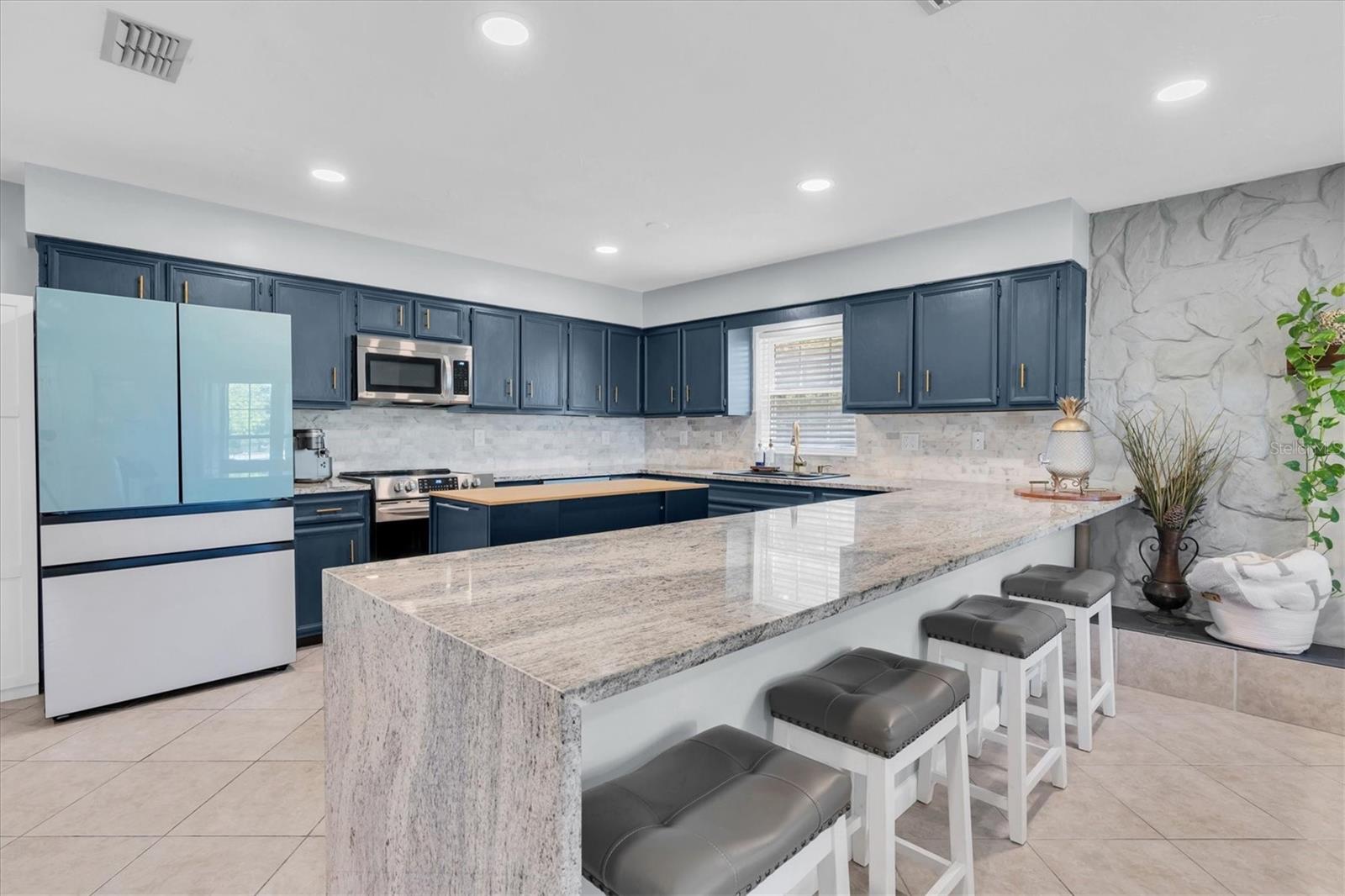 Image 11 of 48 For 315 Oakwood Boulevard