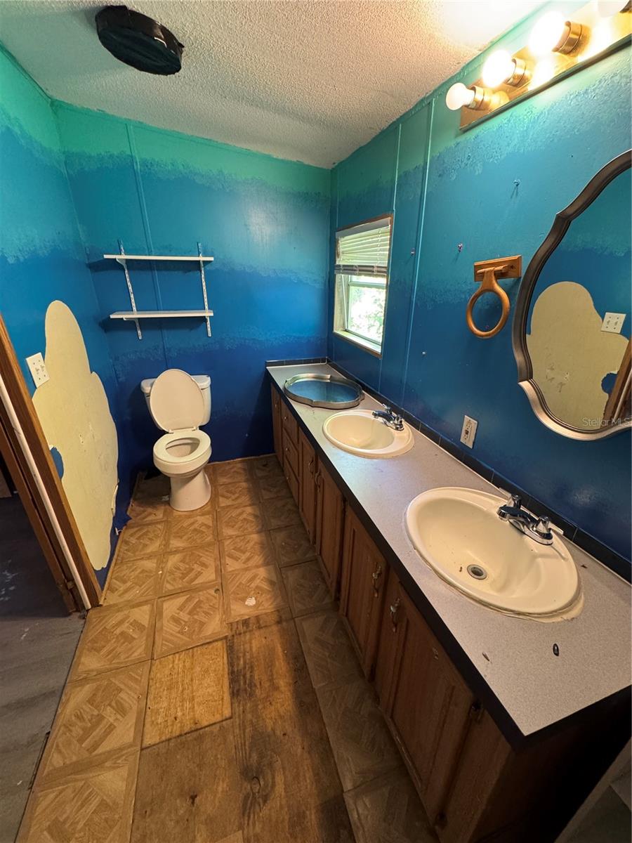 Listing photo id 8 for 28492 Sentinel Street