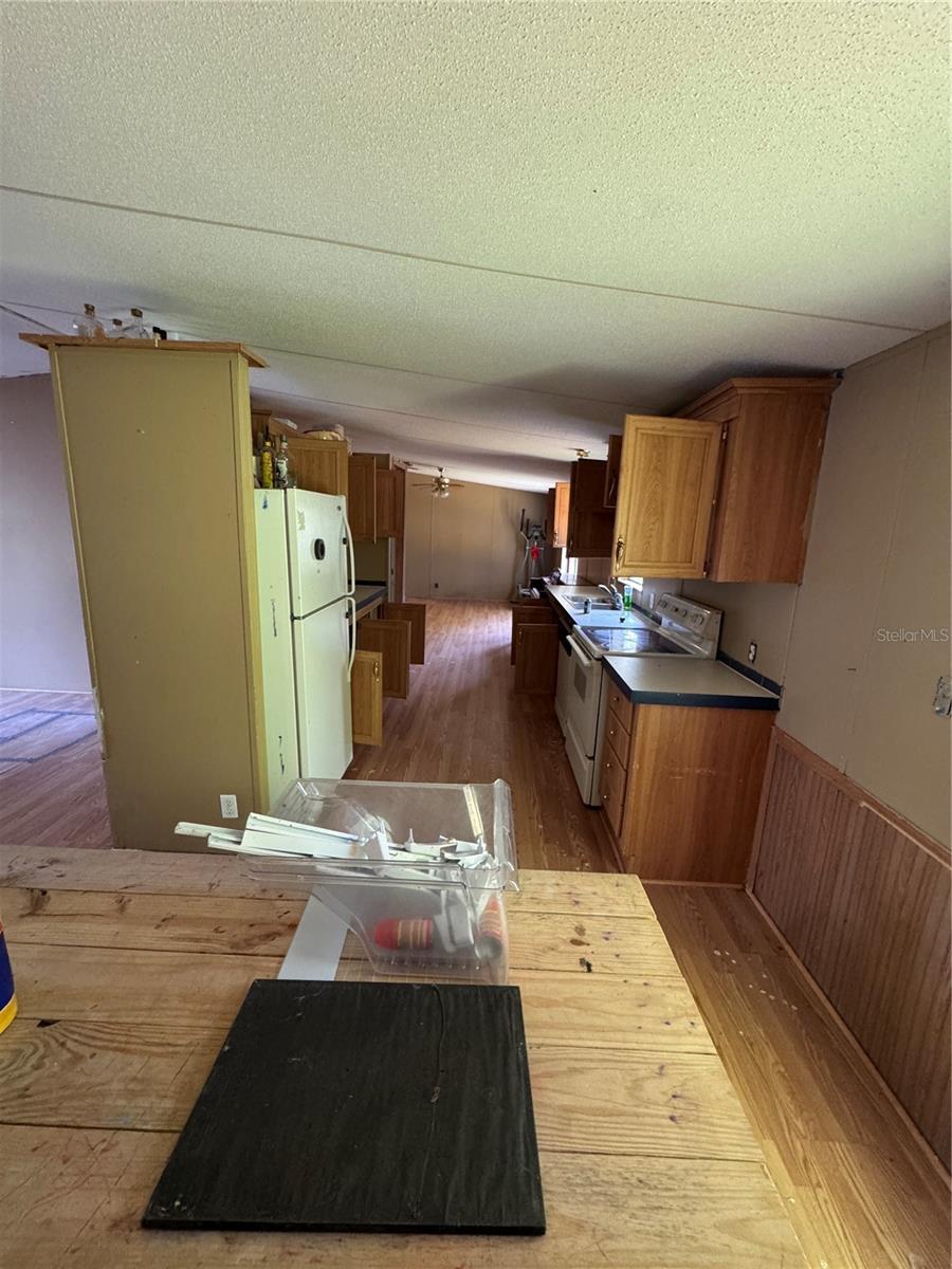 Listing photo id 9 for 28492 Sentinel Street