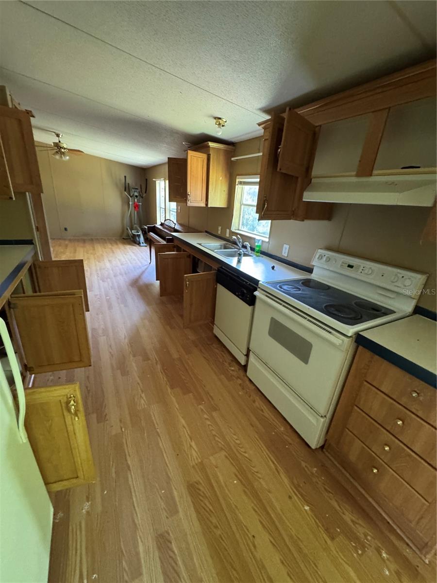 Listing photo id 10 for 28492 Sentinel Street