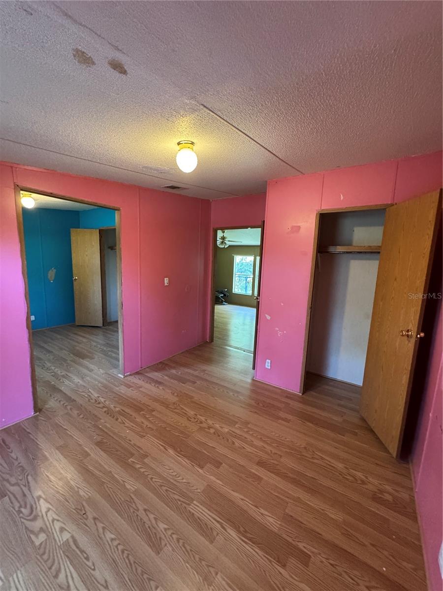 Listing photo id 14 for 28492 Sentinel Street