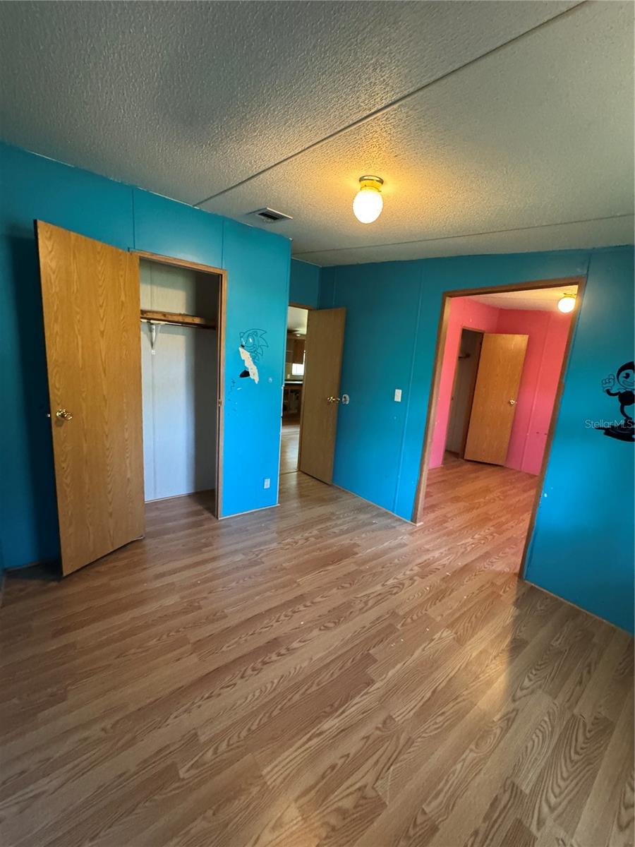 Listing photo id 16 for 28492 Sentinel Street