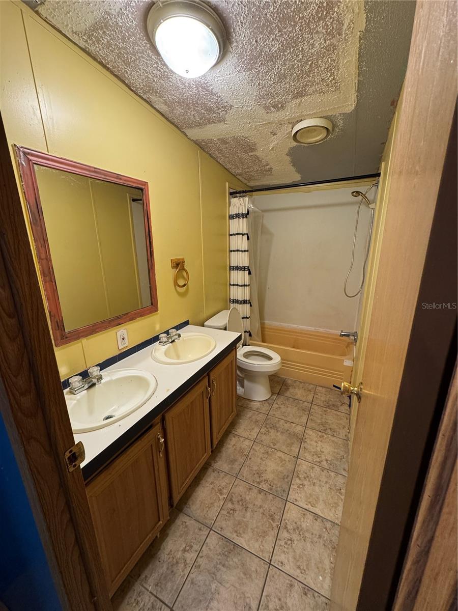 Listing photo id 17 for 28492 Sentinel Street