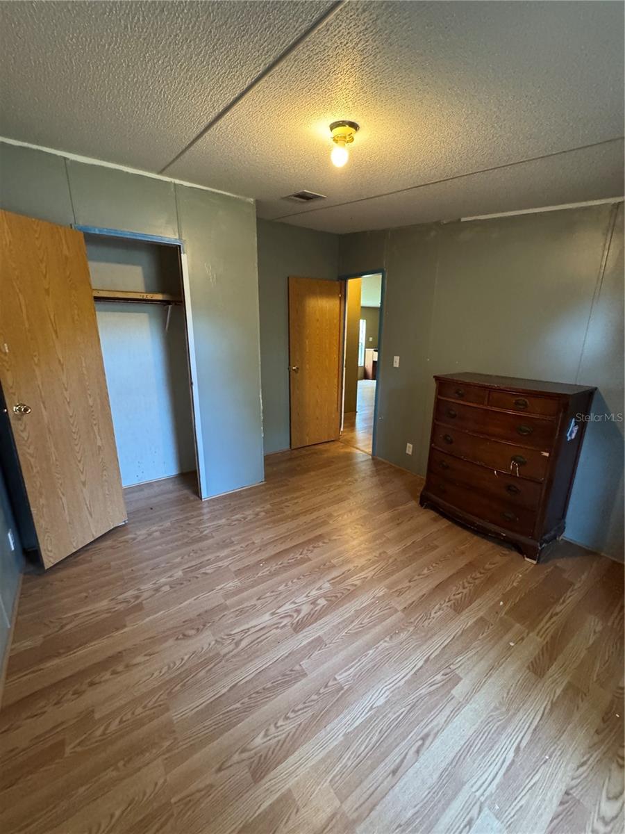 Listing photo id 19 for 28492 Sentinel Street