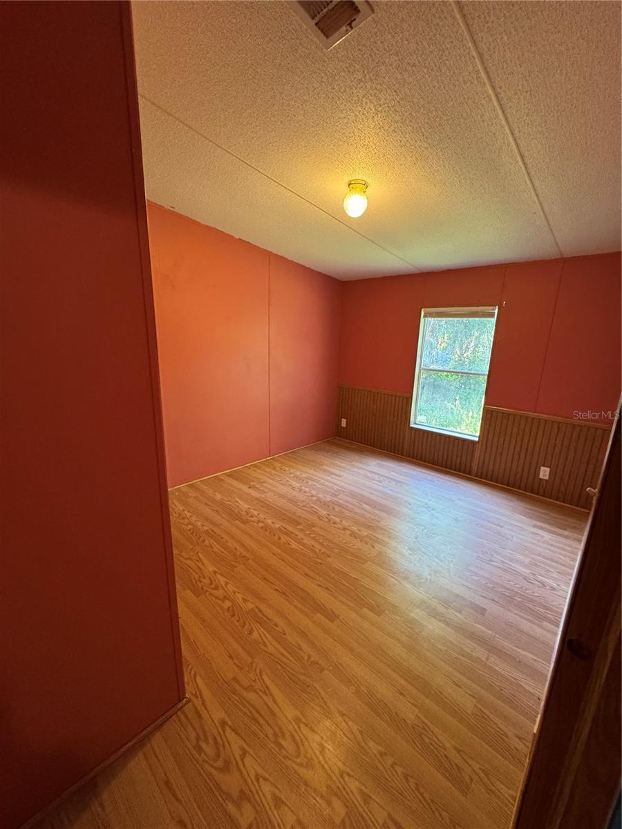 Listing photo id 21 for 28492 Sentinel Street