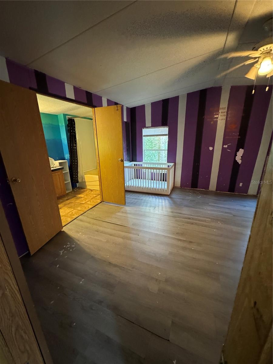 Listing photo id 5 for 28492 Sentinel Street