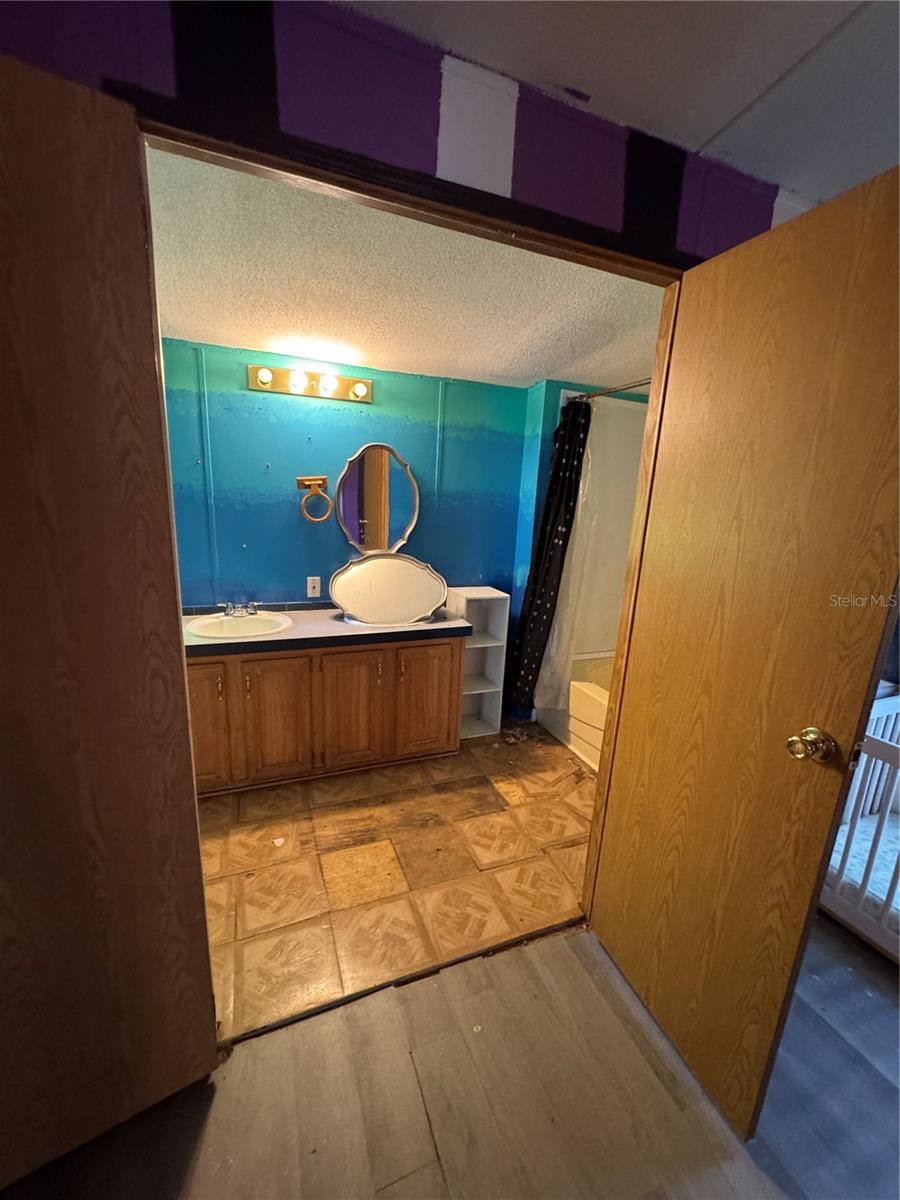 Listing photo id 6 for 28492 Sentinel Street