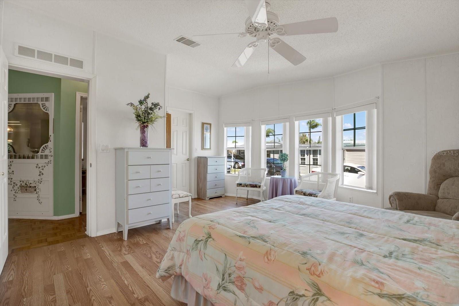 Image 11 of 21 For 11300 124th Avenue 40