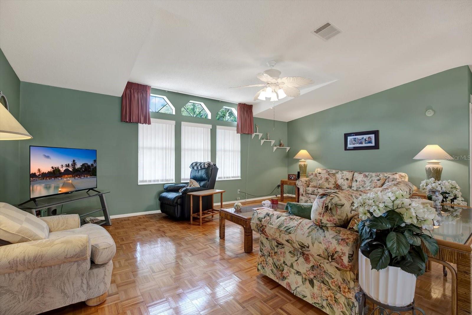Image 8 of 21 For 11300 124th Avenue 40
