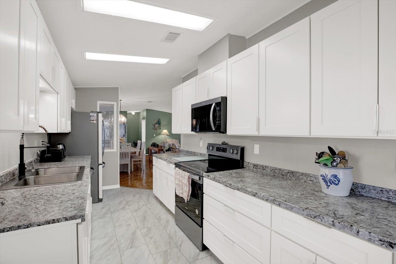 Image 9 of 21 For 11300 124th Avenue 40