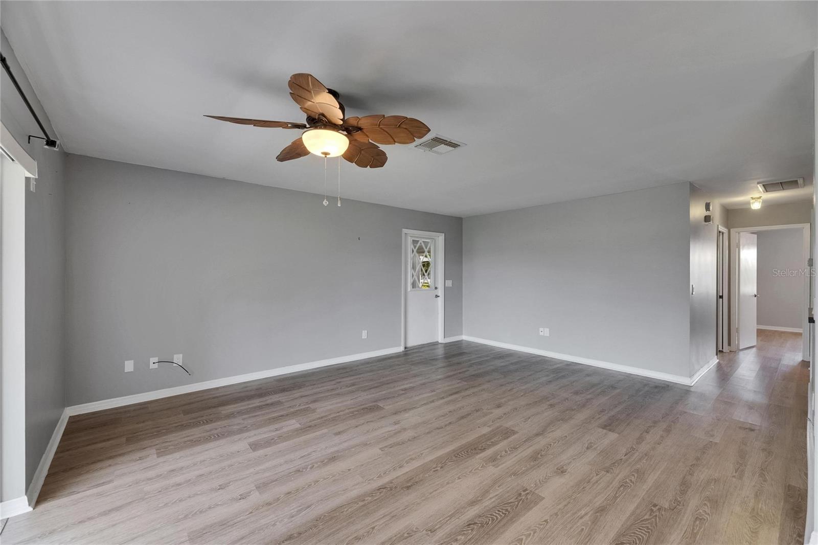 Image 19 of 48 For 2313 Grenoble Place 2313