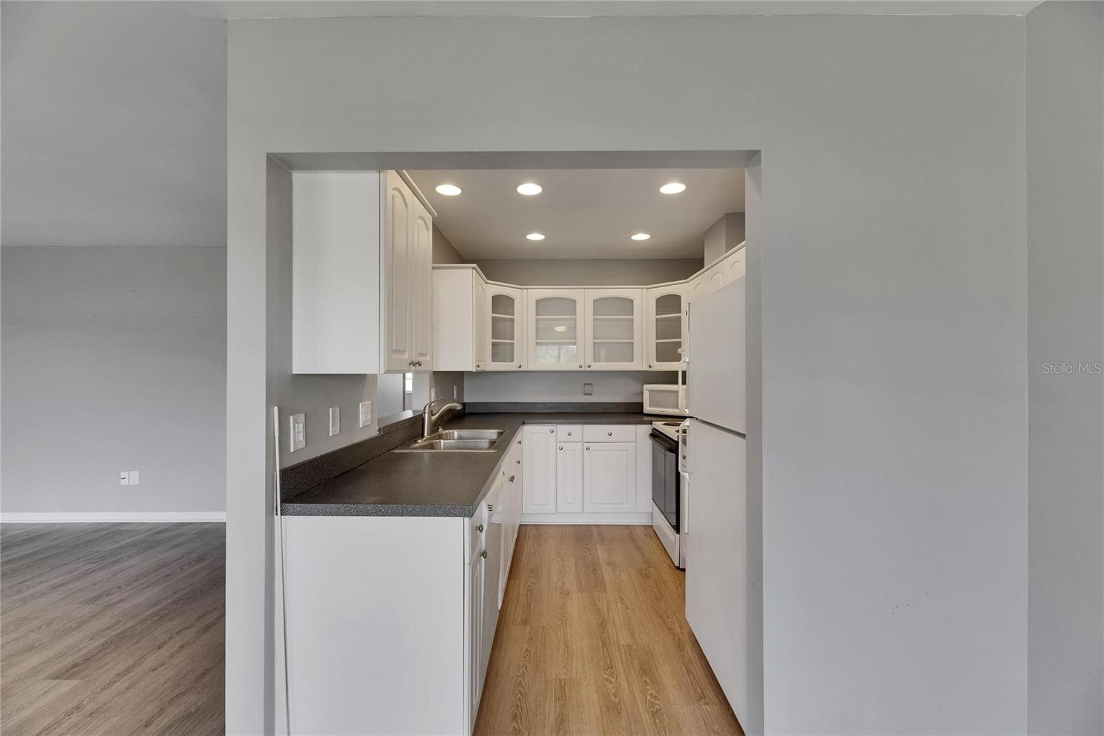 Image 21 of 48 For 2313 Grenoble Place 2313